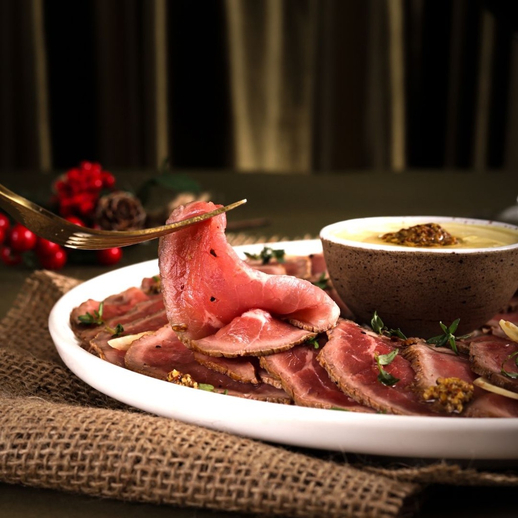 ROSBIFE DE LAGARTO COM MOLHO DE MOSTARDA DIJON